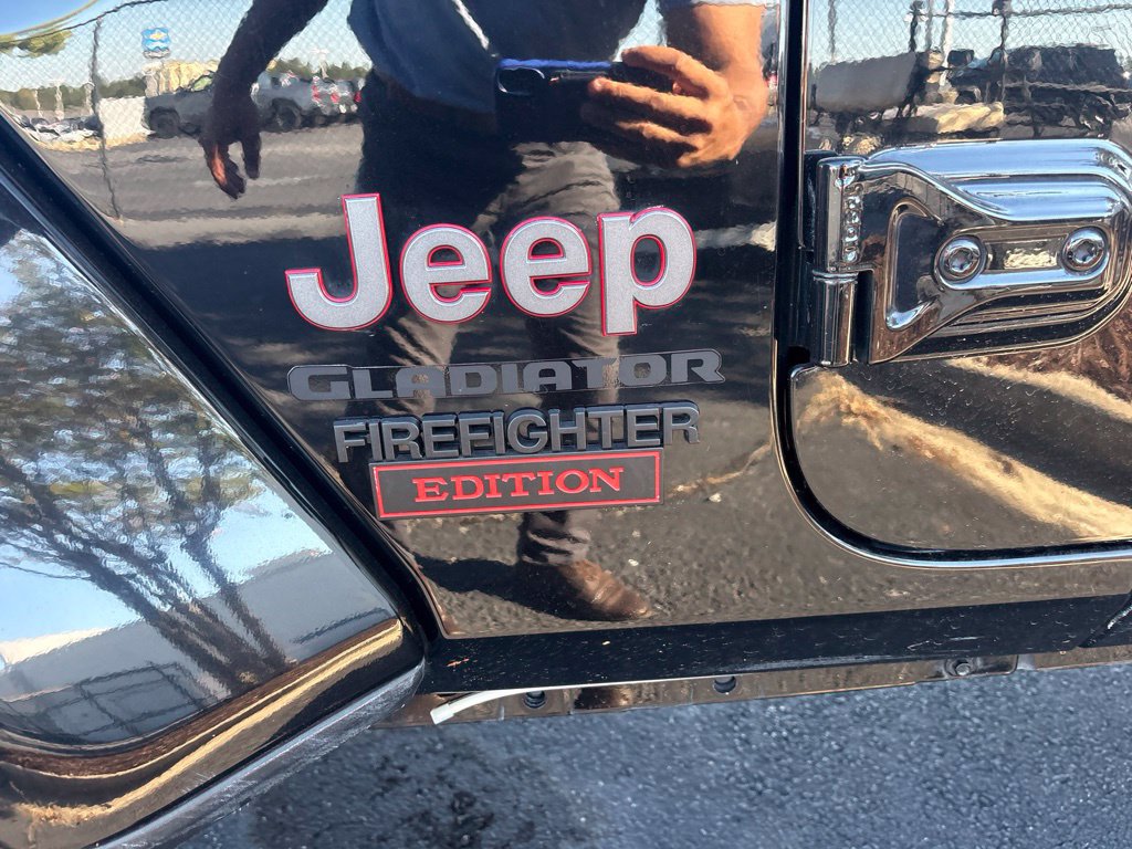 Used 2022 Jeep Gladiator Rubicon w/ LED Lighting Group AWD/4WD image 9