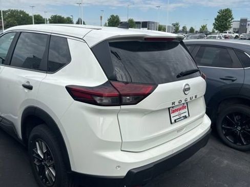 Used 2024 Nissan Rogue S FWD image 4