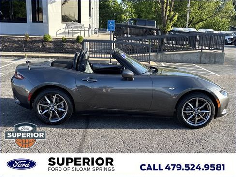 Used 2022 MAZDA MX-5 Miata Grand Touring image 2
