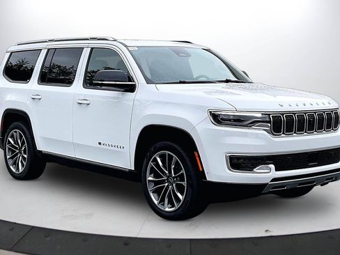 Certified 2025 Jeep Wagoneer Series III w/ Premium Group I AWD/4WD image 2