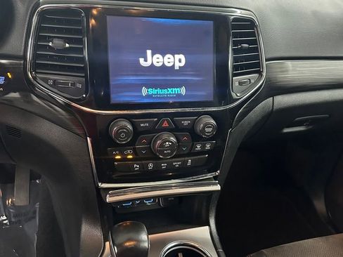 Used 2020 Jeep Grand Cherokee Altitude AWD/4WD image 18
