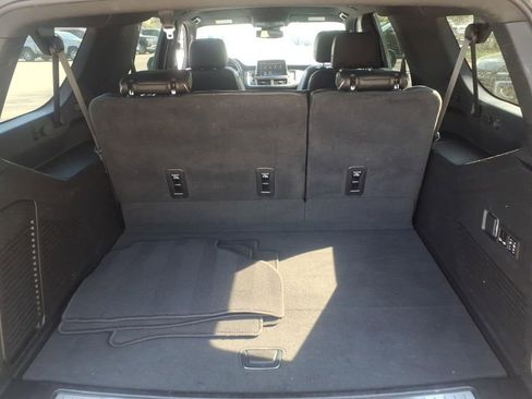 Used 2023 Chevrolet Suburban Premier AWD/4WD image 16