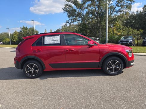 New 2026 Kia Niro EX image 9