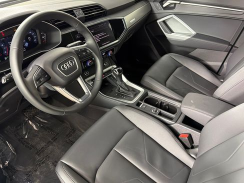 Used 2025 Audi Q3 2.0T Premium w/ Convenience Package AWD/4WD image 9
