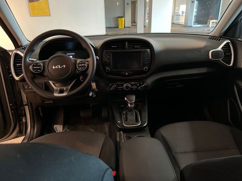Used 2025 Kia Soul LX w/ LX Technology Package image 32
