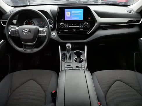 Used 2023 Toyota Highlander LE image 10