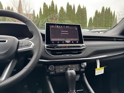 New 2026 Jeep Compass Latitude image 13