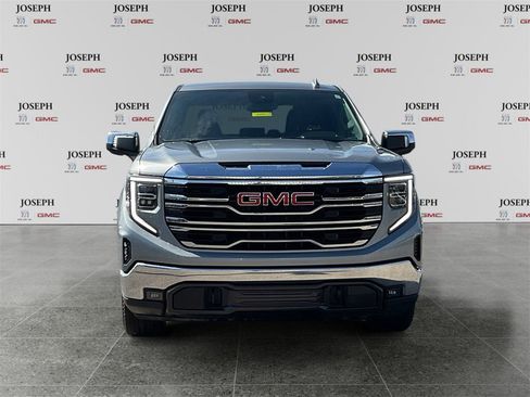Used 2025 GMC Sierra 1500 SLT image 3
