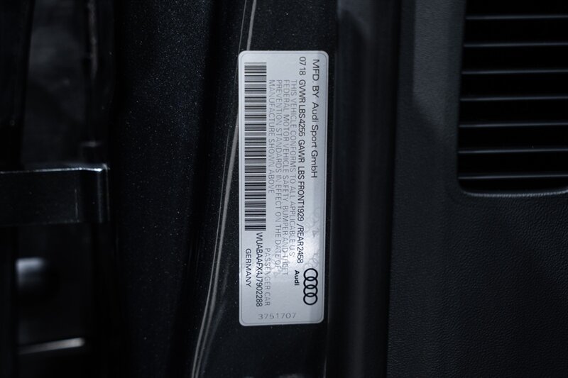 Used 2018 Audi R8 V10 RWD image 27