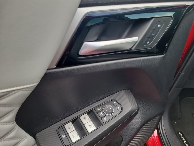 Used 2023 Mitsubishi Outlander SEL FWD image 18