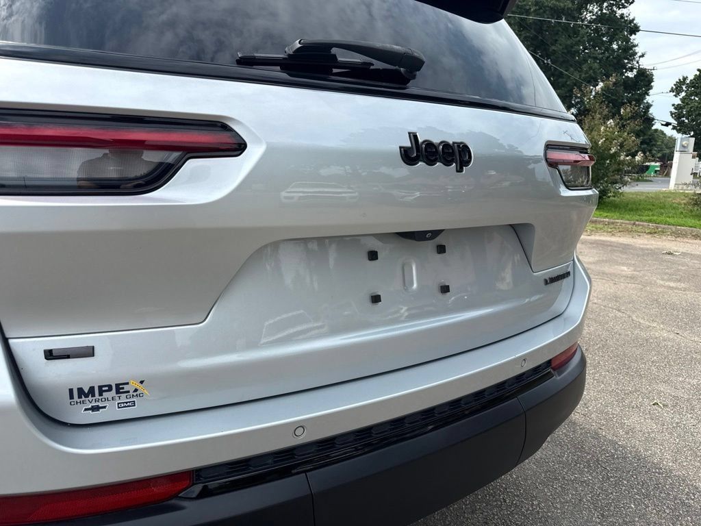 Used 2022 Jeep Grand Cherokee L Limited w/ Black Appearance Package RWD image 34