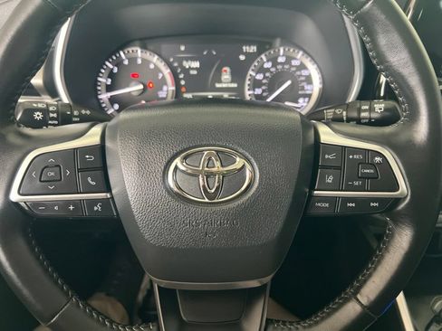 Used 2022 Toyota Highlander XLE AWD/4WD image 62