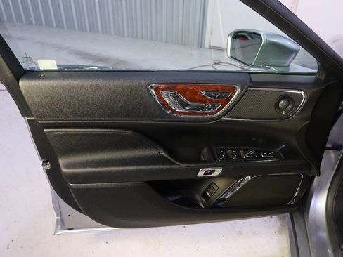 Used 2020 Lincoln Continental Reserve image 34
