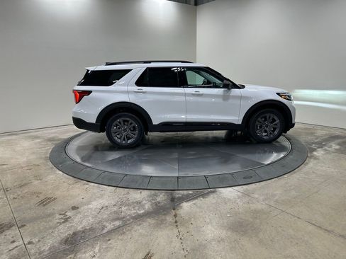 New 2026 Ford Explorer Active w/ Active Comfort Package image 5