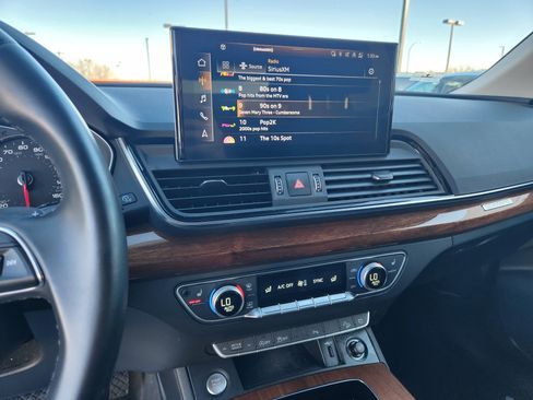 Used 2022 Audi Q5 2.0T Premium w/ Convenience Package image 12