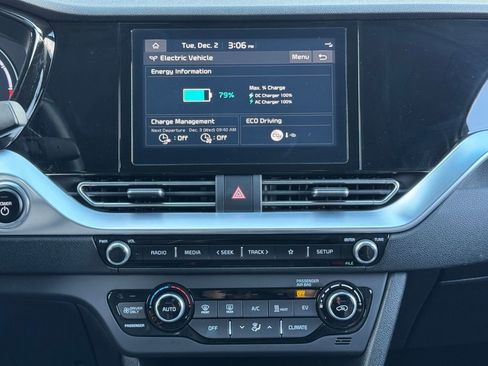Used 2021 Kia Niro EX image 16