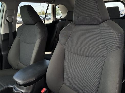 Used 2022 Toyota RAV4 LE FWD image 12