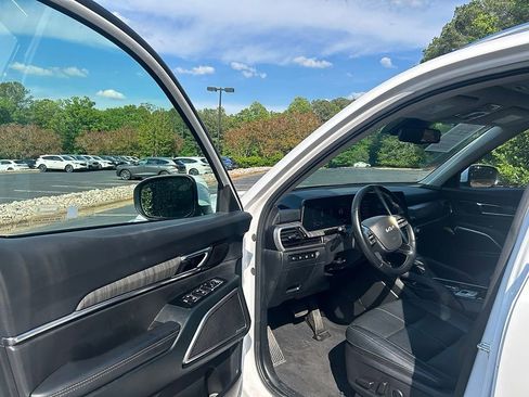 Used 2025 Kia Telluride EX w/ EX Captain's Chair Package FWD image 5