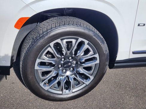 Certified 2024 GMC Yukon Denali Ultimate image 9