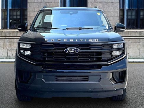 Certified 2025 Ford Expedition Active RWD image 3