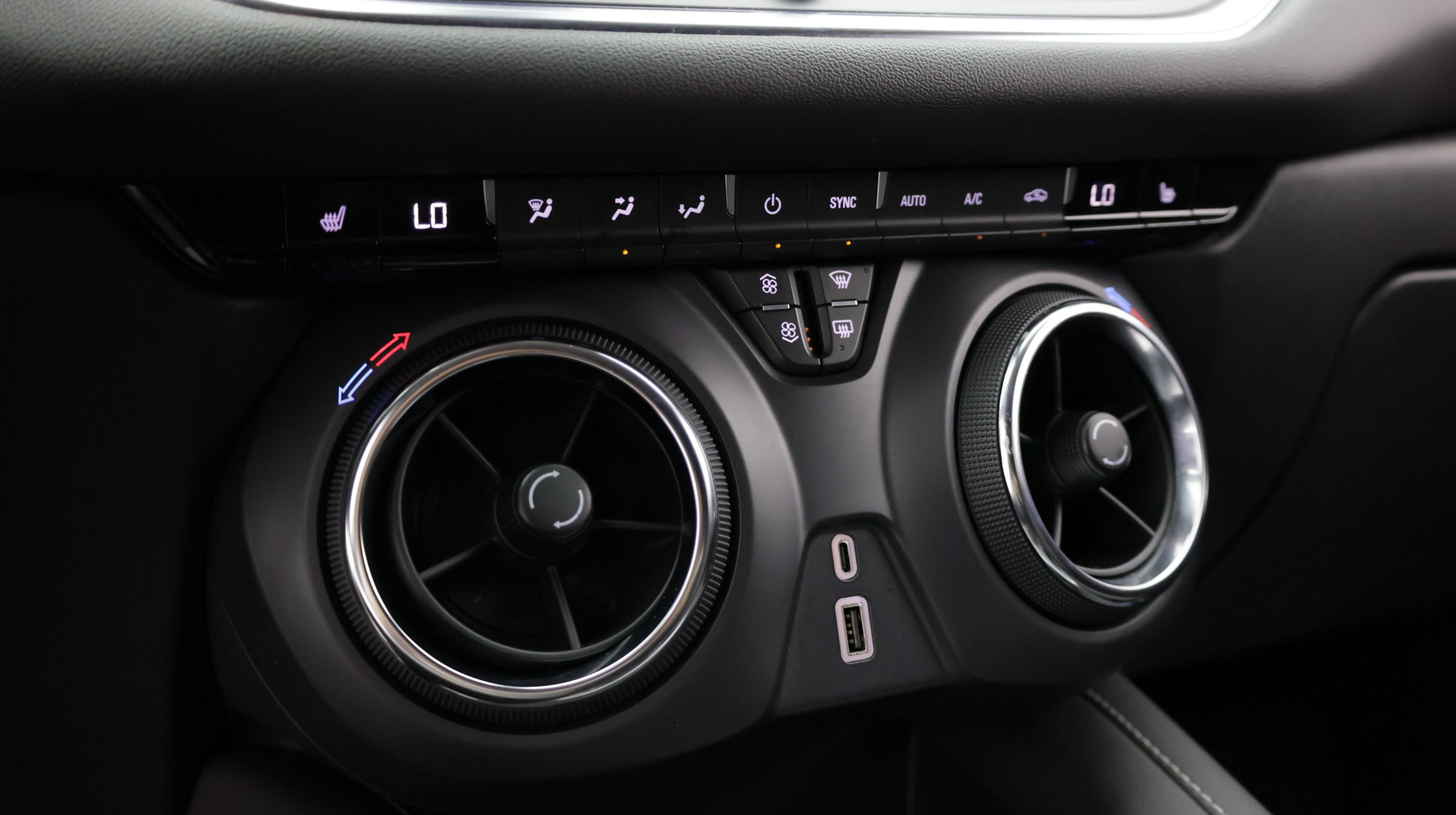 Used 2025 Chevrolet Blazer LT FWD image 19