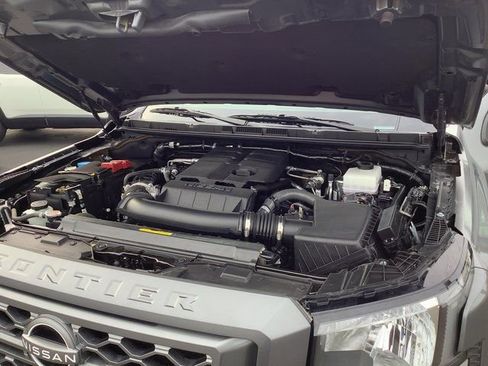 Used 2024 Nissan Frontier SV w/ Technology Package image 40