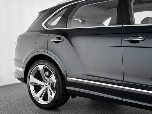 New 2025 Bentley Bentayga image 44