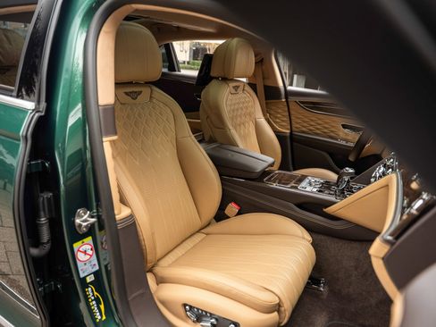 Used 2023 Bentley Flying Spur W12 image 59