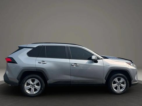 Used 2020 Toyota RAV4 XLE w/ Carpet Mat Package AWD/4WD image 6