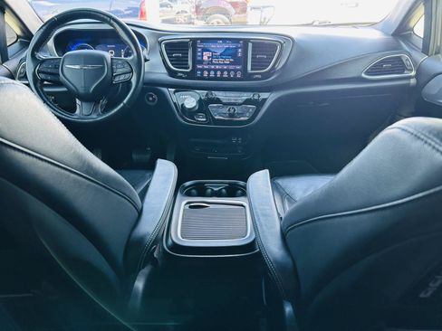 Used 2019 Chrysler Pacifica Touring-L Plus w/ S Appearance Package FWD image 24