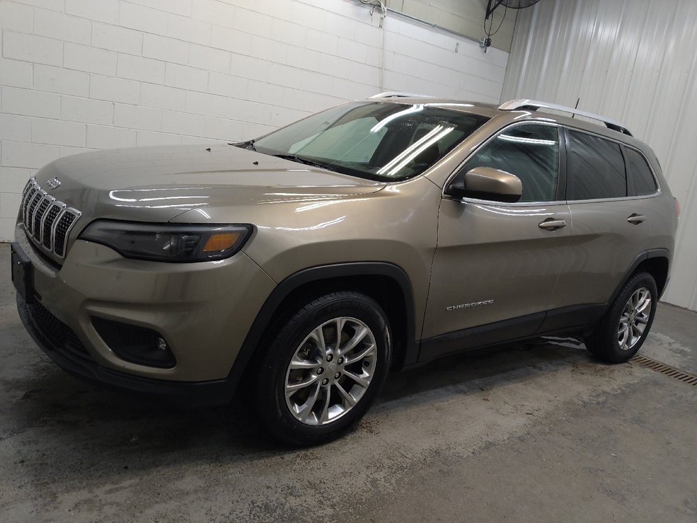 Used 2019 Jeep Cherokee Latitude Plus w/ Comfort/Convenience Group FWD image 2
