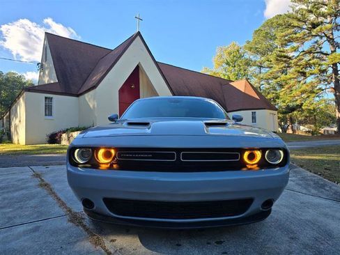 Used 2021 Dodge Challenger SXT image 37