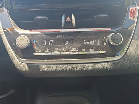 Used 2025 Toyota Corolla LE image 28