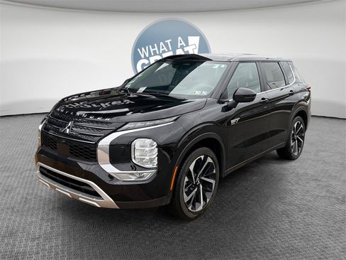 Used 2025 Mitsubishi Outlander SE image 8