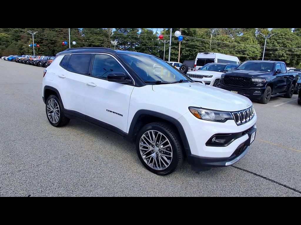Used 2023 Jeep Compass Limited w/ Elite Group AWD/4WD image 2
