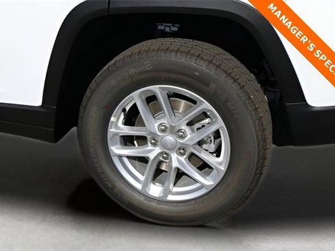 New 2025 Jeep Grand Cherokee Laredo X w/ Luxury Tech Group I image 9