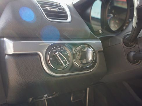 Used 2016 Porsche Boxster image 17