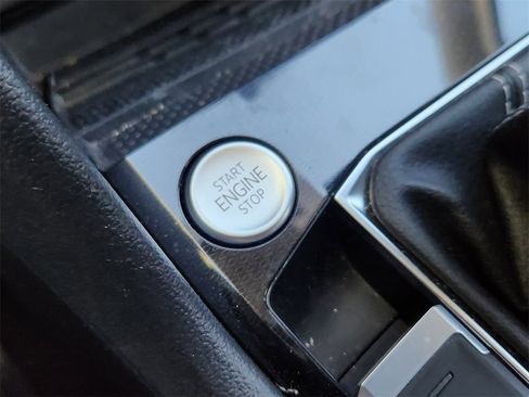 Used 2025 Volkswagen Taos SE image 15