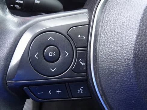 Used 2023 Toyota Corolla Cross XLE image 12