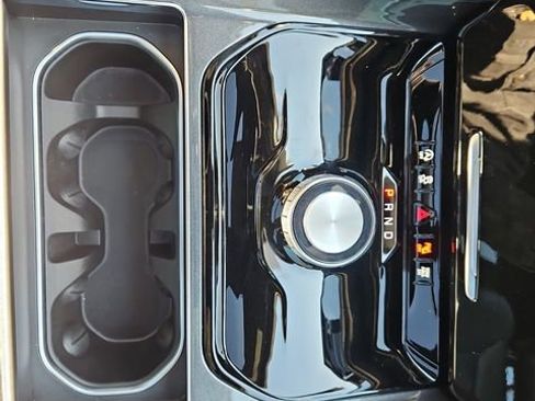 Used 2024 Jeep Wagoneer L 2WD w/ Premium Group I image 17