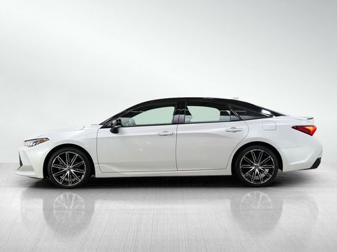 Used 2019 Toyota Avalon XSE w/ All Weather Liner Package FWD image 2