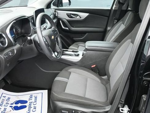 Used 2025 Chevrolet Blazer LT FWD image 13