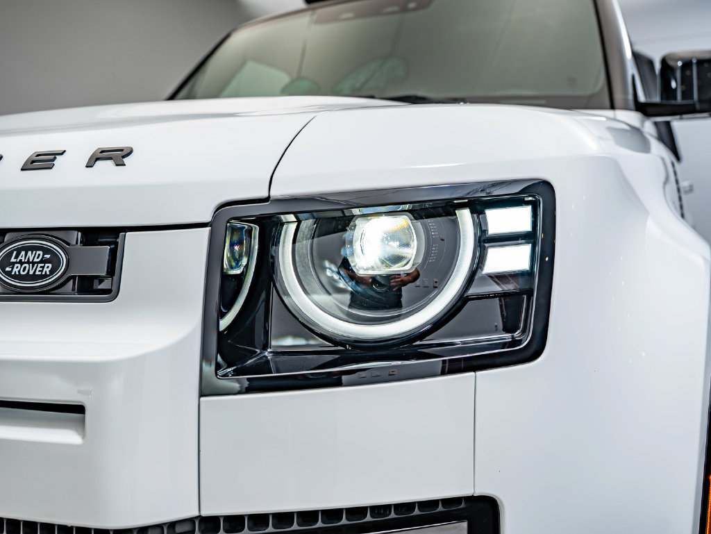 New 2026 Land Rover Defender 110 X-Dynamic SE AWD/4WD image 8