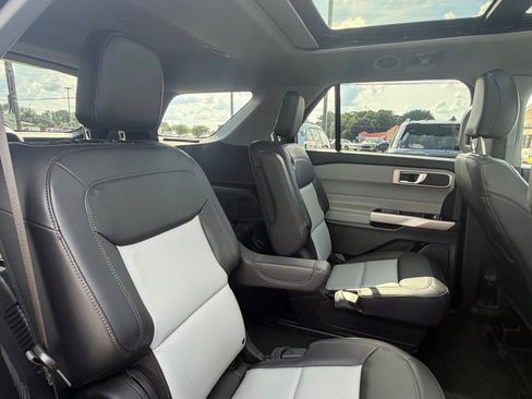 Used 2022 Ford Explorer XLT w/ Equipment Group 202A AWD/4WD image 42
