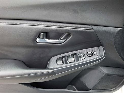 Used 2023 Nissan Sentra SV FWD image 12