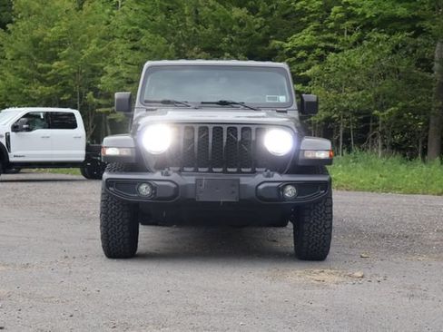 Used 2023 Jeep Gladiator Sport AWD/4WD image 9