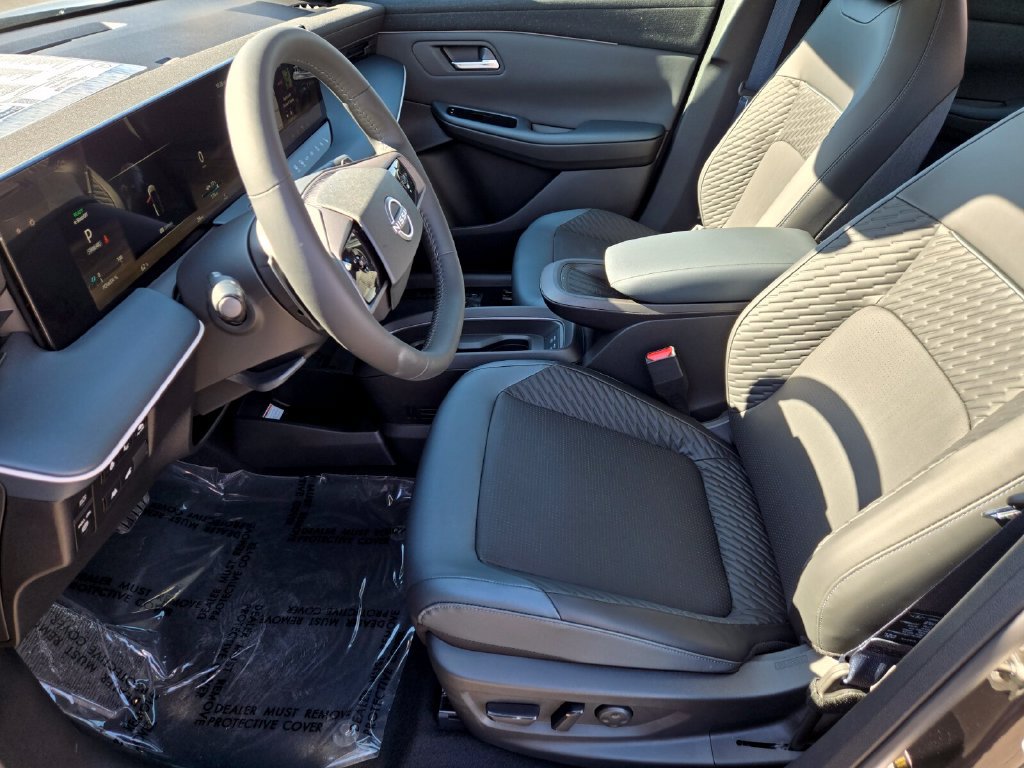 New 2026 Nissan Leaf Platinum+ w/ Cargo Package (Platinum+) FWD image 6