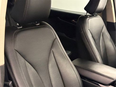 Used 2022 Lincoln Nautilus FWD w/ Premium Package image 11