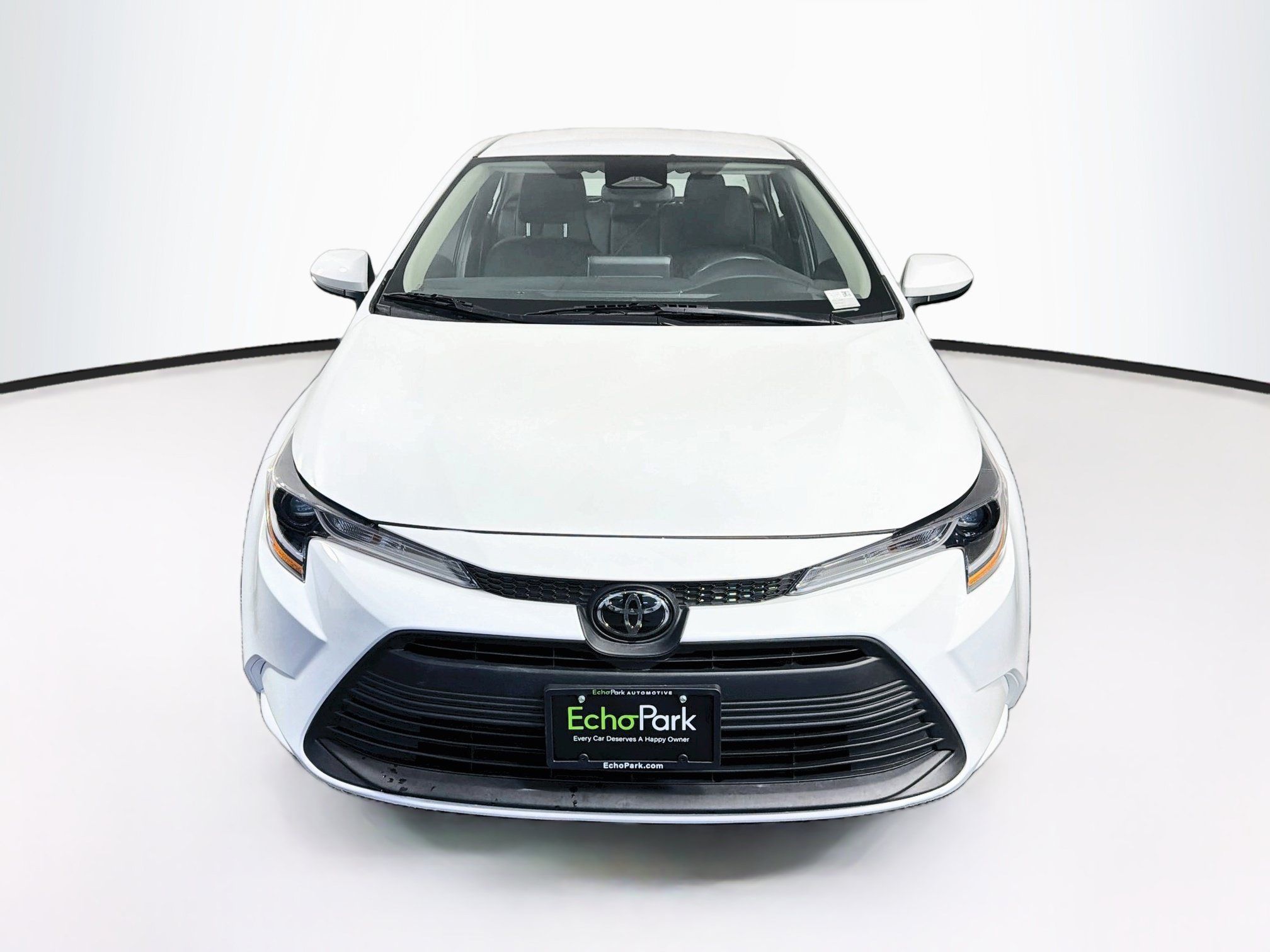 Used 2025 Toyota Corolla LE FWD image 2