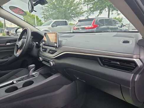 Used 2025 Nissan Altima 2.5 SV image 20